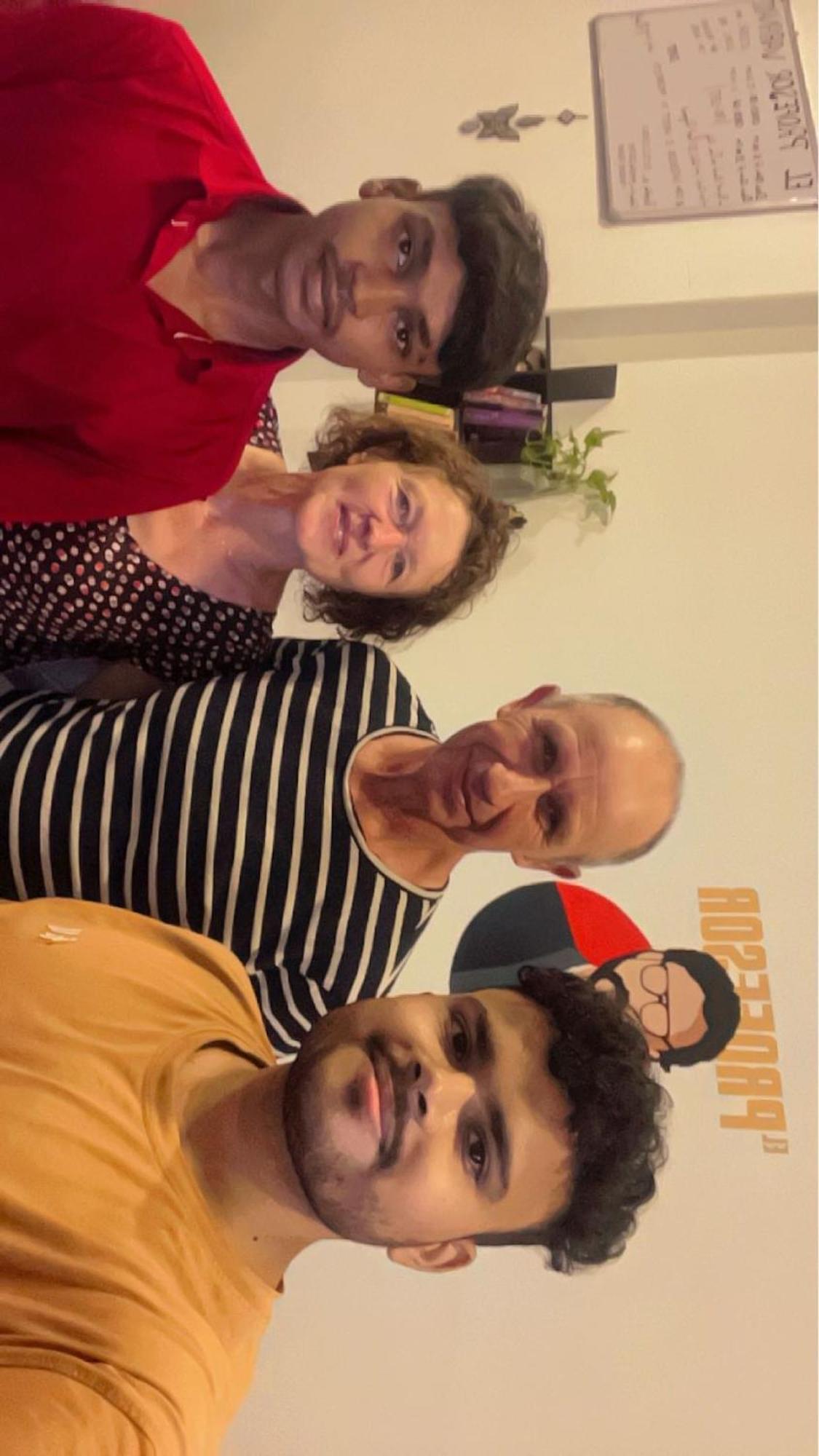 El Profesor Varanasi Ngoại thất bức ảnh