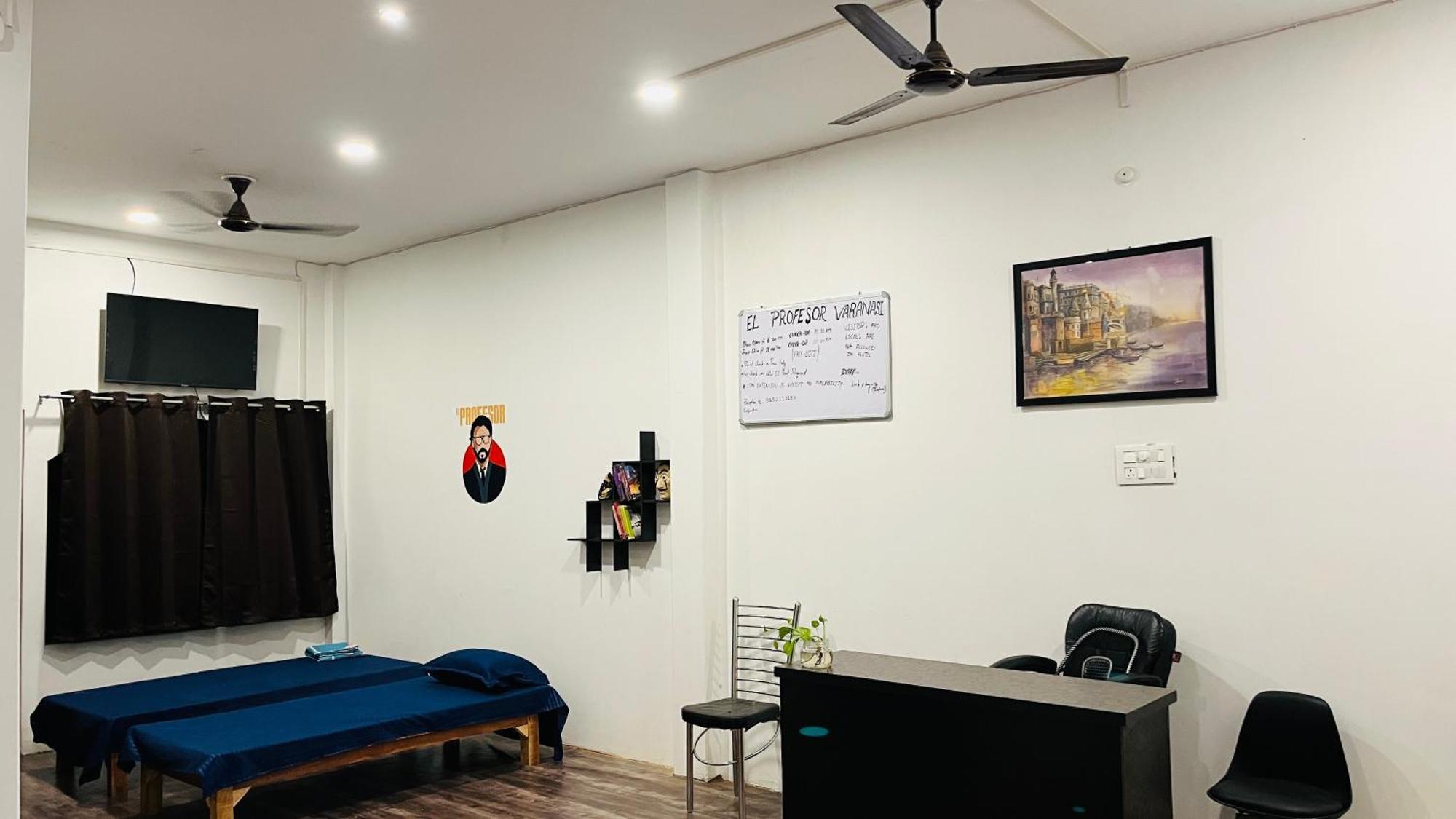 El Profesor Varanasi Ngoại thất bức ảnh