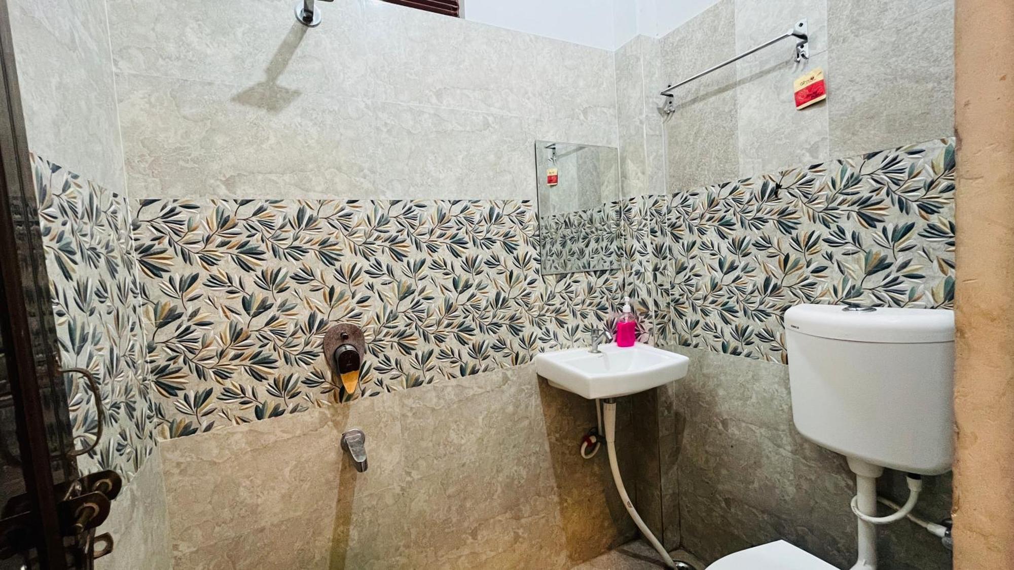 El Profesor Varanasi Ngoại thất bức ảnh